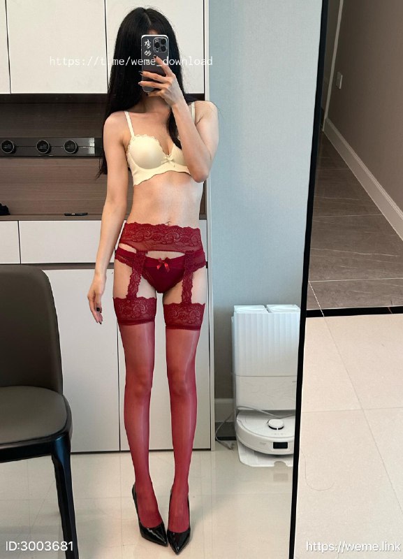 红丝绒与黑高跟：李妙子微密圈的迷人瞬间！