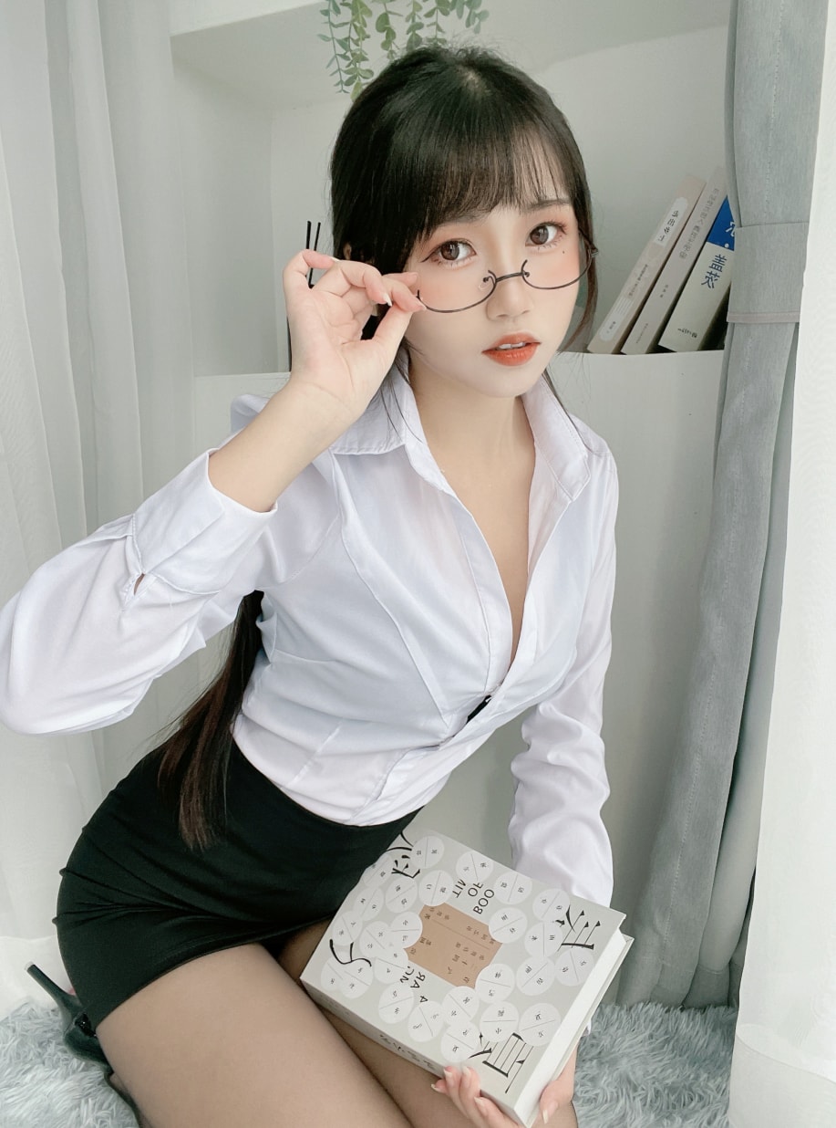不呆猫 黑斯包臀OL-完美coser