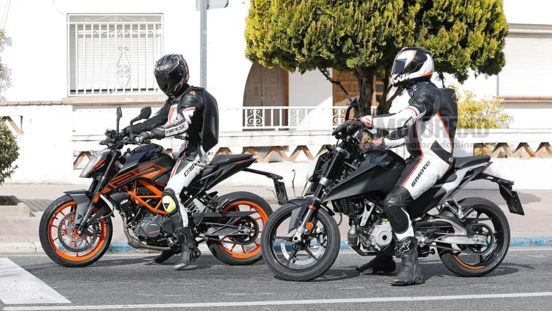 KTM 入门级街车390 Duke ，跑车RC390或将升级，新款路测车曝光_黑料正能量