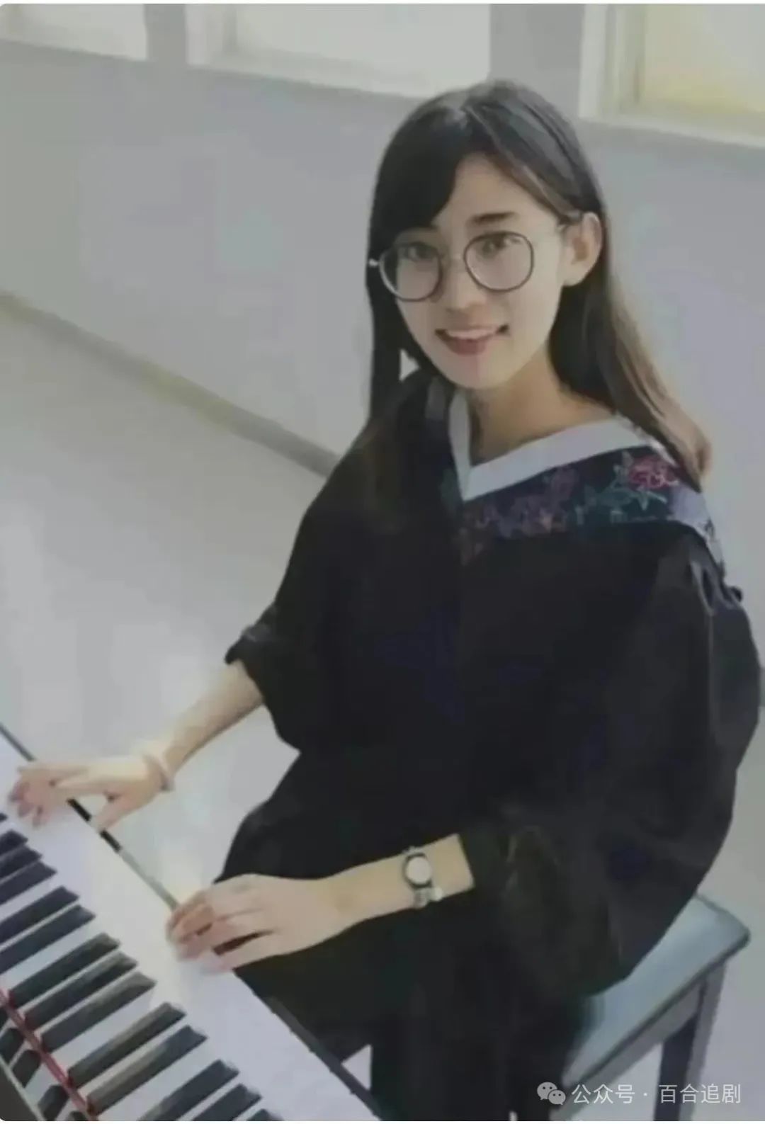 上海女教师和男学生聊天记录曝光，网友，你是真的饿了_黑料正能量