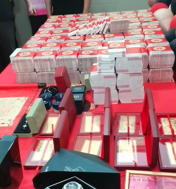 吃瓜群热议：浙江一押钞车运送998万现金彩礼_黑料正能量
