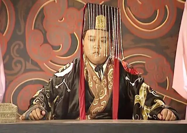 刘禅投降后写下3字，司马昭不敢杀他，群臣不解，司马昭：倒着读_黑料正能量