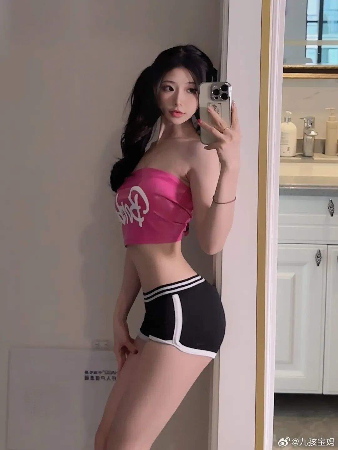 陈妮妮UNI的疯狂美照：马尾仙女的奇幻冒险_黑料正能量