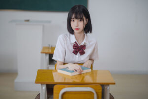 许岚LAN：清新佛系博主的高水准作品与逆天颜值