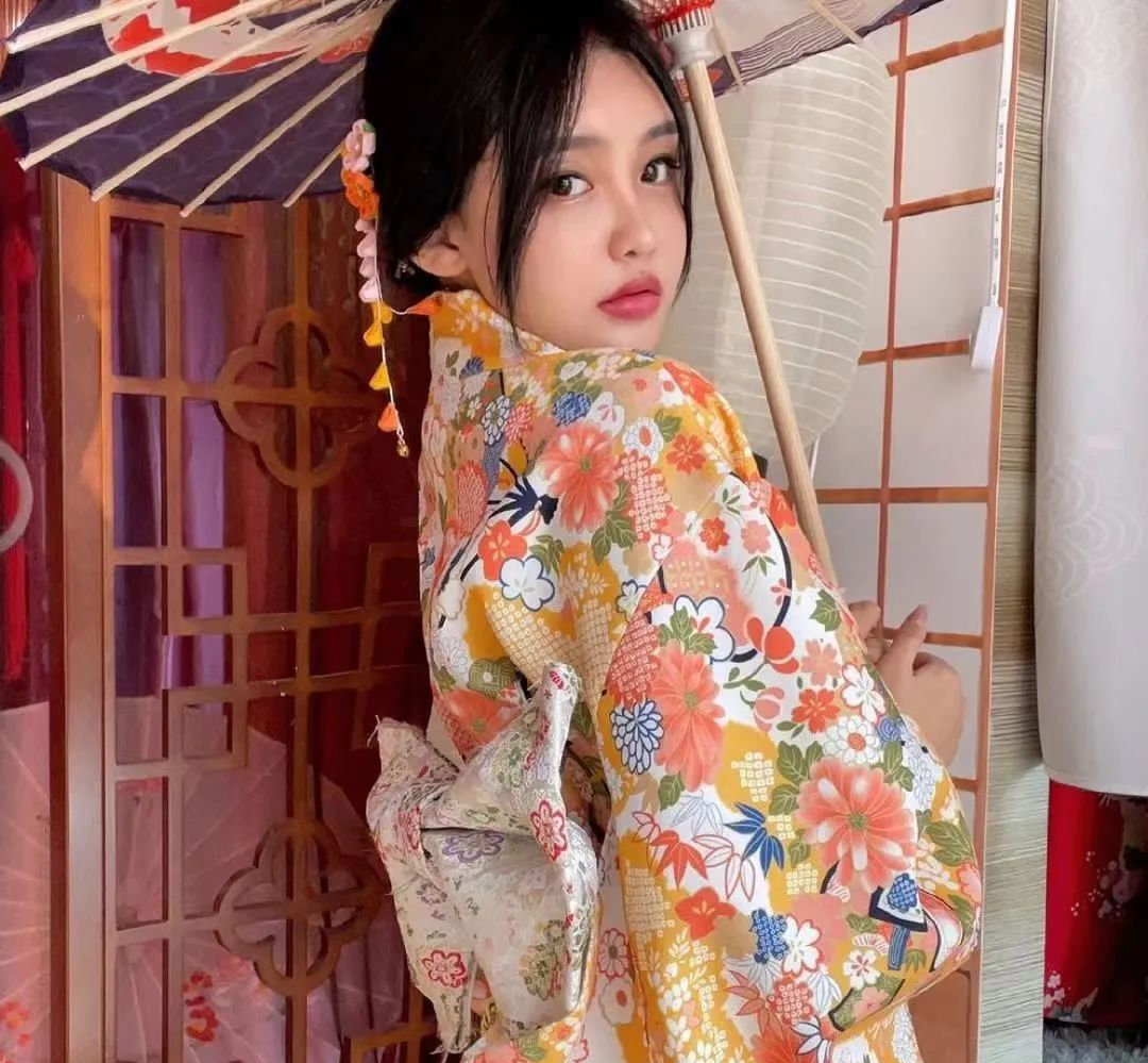 全网超150万粉的网红：张鑫baby的weme微密圈子里都更新了些什么_黑料正能量
