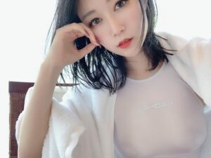 白银81：网红与Coser的她，风格大胆而充满魅力