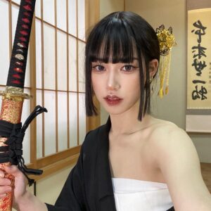 日本父女Cosplay成极道家族走红网络，精彩还原引起热议
