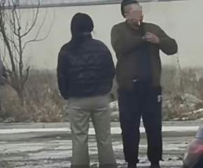 真性情还是有猫腻？2000万粉丝的“东北豪爽大姐”疑似打人，翻车了..._黑料正能量