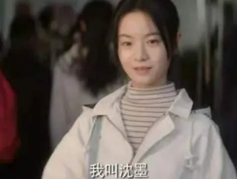今日吃瓜：女网红从小被继父侵犯，亲妈竟还包庇人渣？_黑料正能量