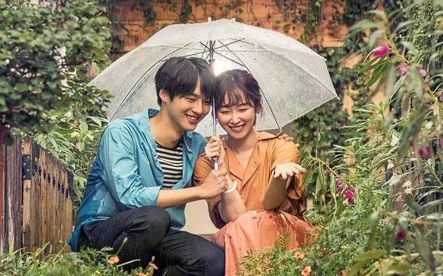 暧昧期男女做这3件事，可以让你们的感情迅速升温_黑料正能量