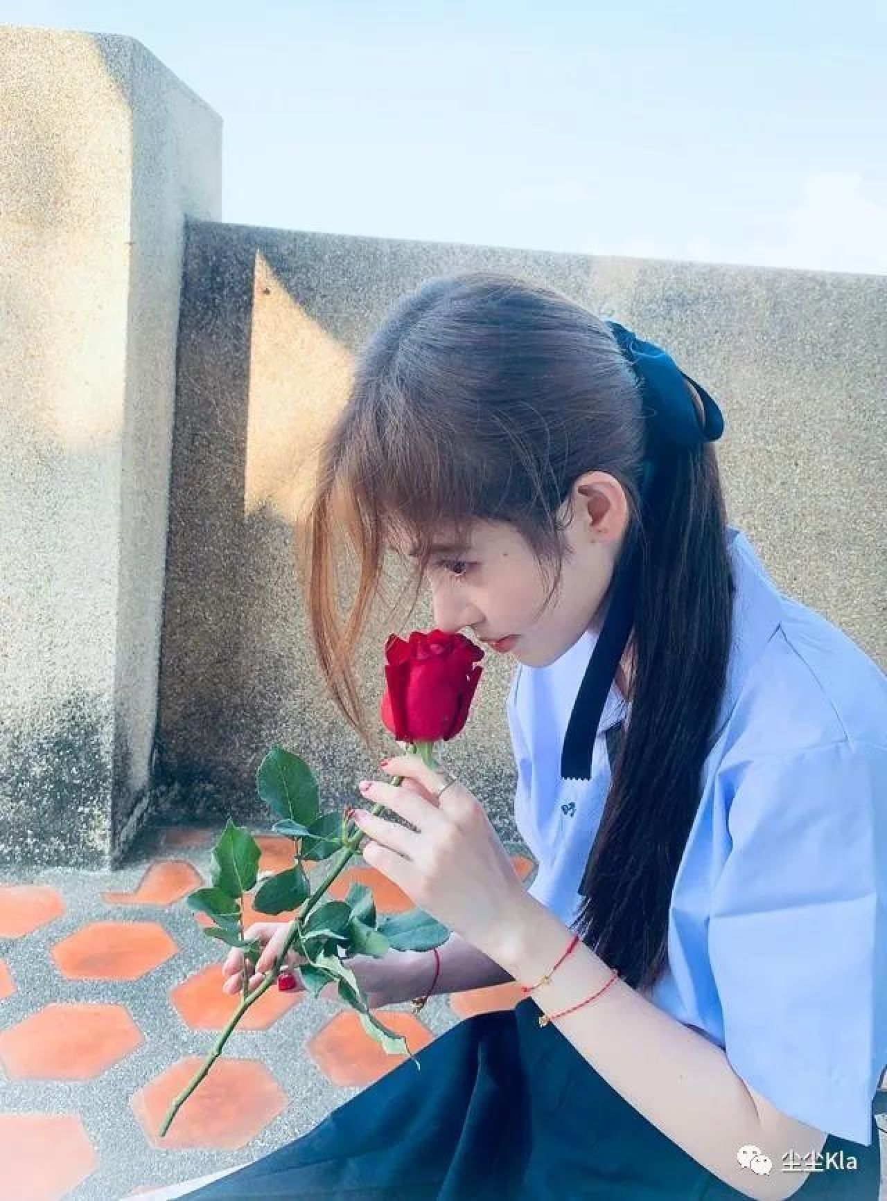 鞠婧祎穿“泰式制服”像极了小水！模仿造型堪比原造型！真太牛了_黑料正能量