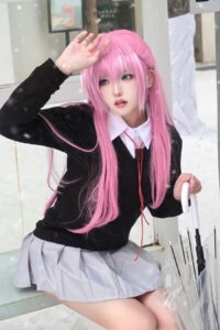 中国Cosplayer《啊川 Azey》神还原「工藤有希子」，美到像AI！