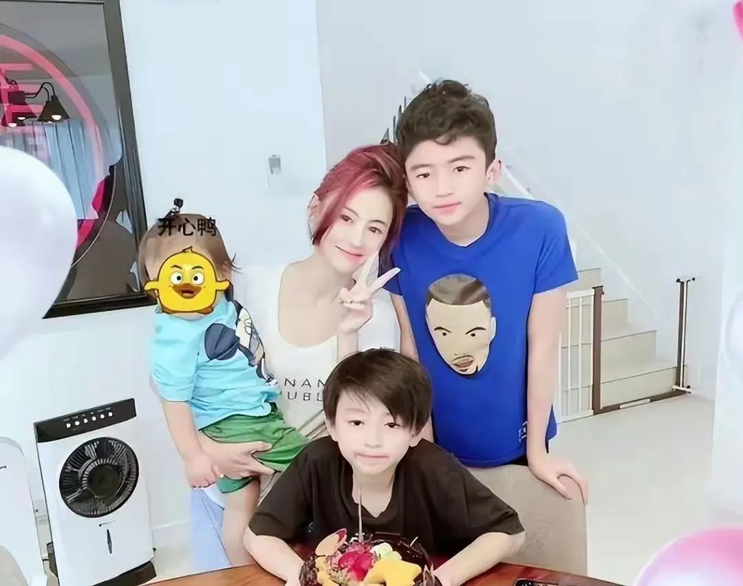 张柏芝又怀四胎，富豪孩子爹高兴坏了！_黑料正能量