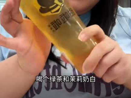拿命换钱？260斤女孩的吃播Vlog，到底是谁在追啊？_黑料正能量