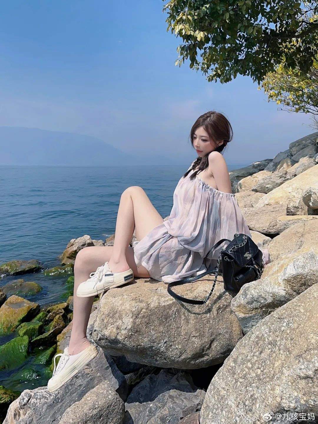陈妮妮UNI的疯狂美照：马尾仙女的奇幻冒险_黑料正能量