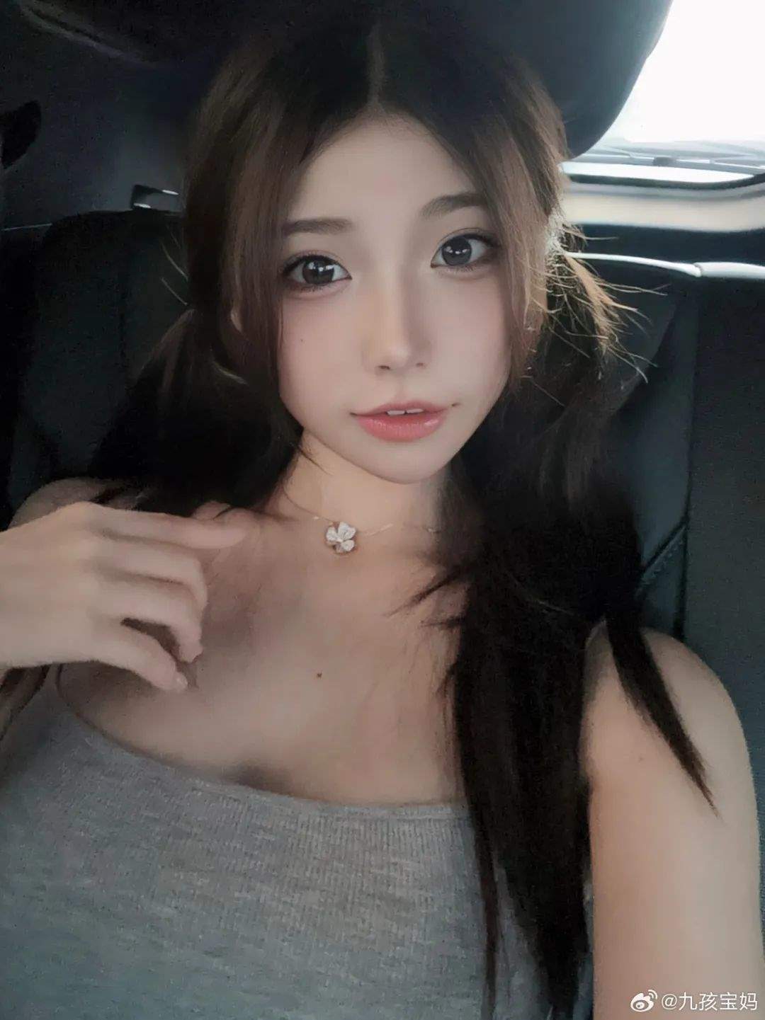 陈妮妮UNI的疯狂美照：马尾仙女的奇幻冒险_黑料正能量