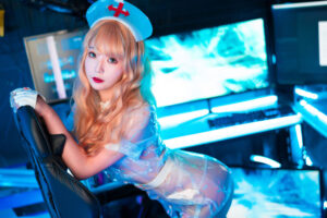 自认为憨豆的小姐姐coser@是青水