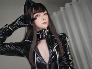 白银81：网红与Coser的她，风格大胆而充满魅力