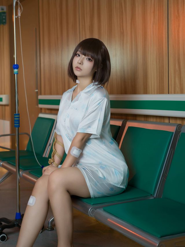 治愈之于艺术: coser yuuhui玉汇在镜头前演绎的病患生活