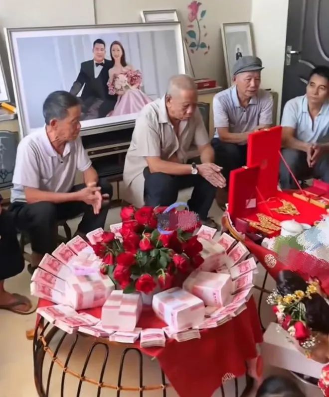 吃瓜群热议：浙江一押钞车运送998万现金彩礼_黑料正能量