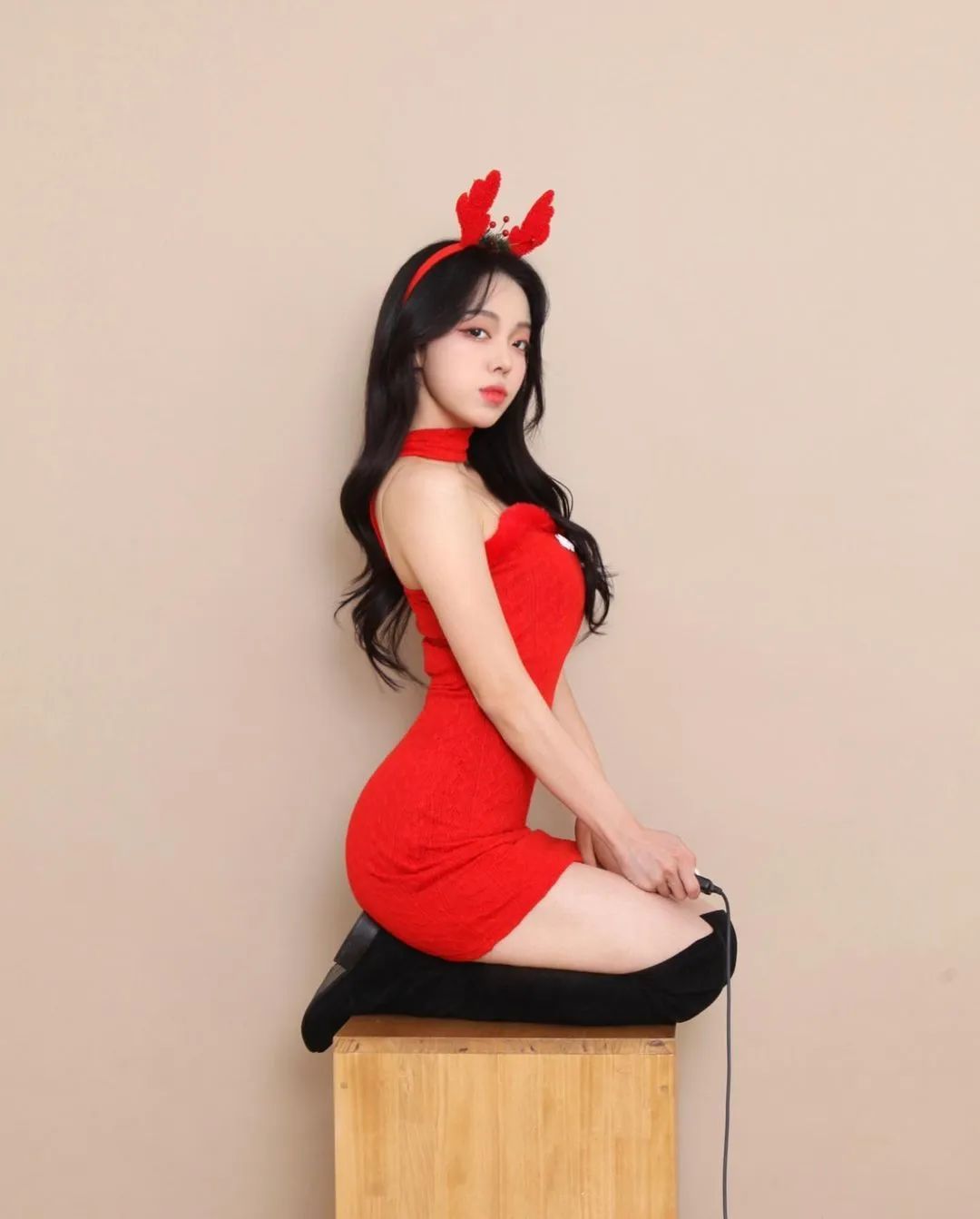 韩国最美摄影师，从幕后到台前，窈窕身段，玲珑曲线，让人神往_黑料正能量
