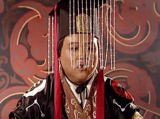 刘禅投降后写下3字，司马昭不敢杀他，群臣不解，司马昭：倒着读_黑料正能量