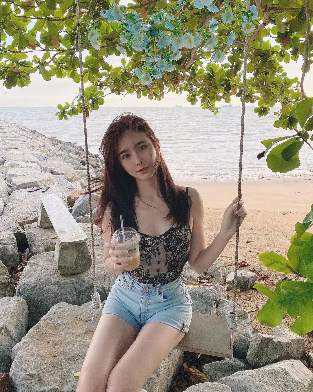 马来网红蔡昀希，纤细腰身，傲人曲线，才貌双全，热爱运动_黑料正能量