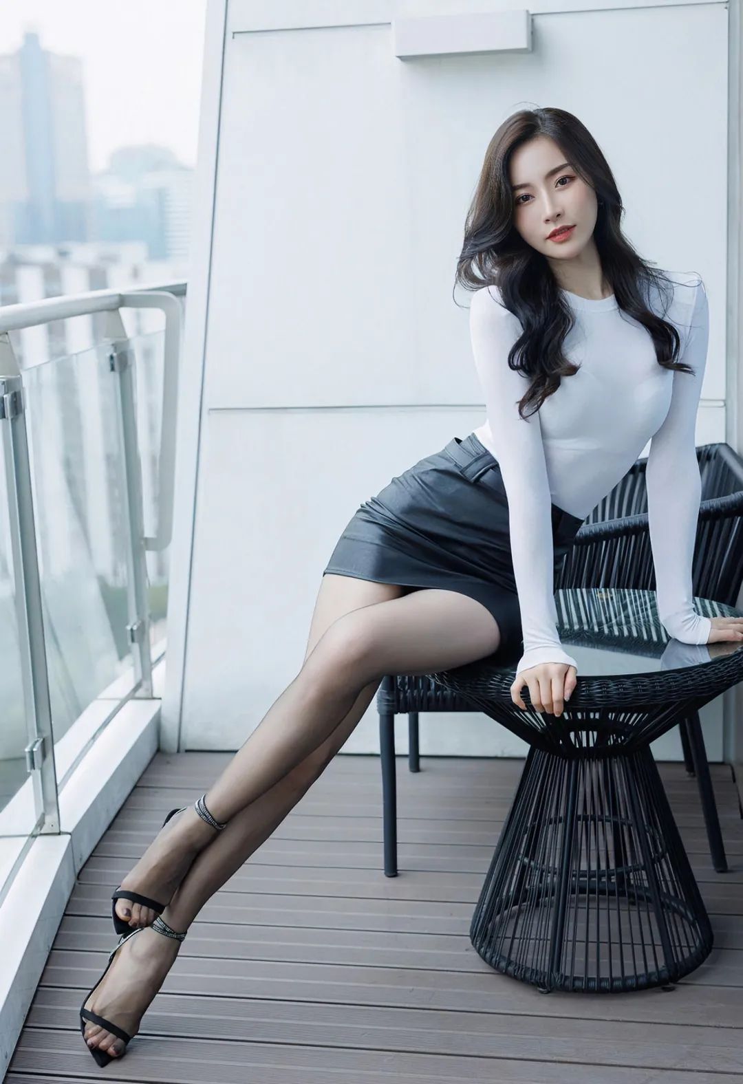 黑丝薄 皮裤紧 上衣白透 Vanessa 剧情写真_黑料正能量