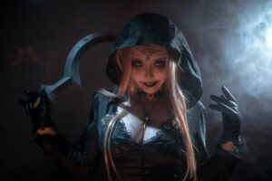 菌烨TAKO纵横Cosplay界，恶灵古堡8村庄中的吸血鬼女儿再现