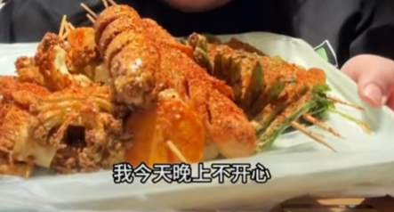 拿命换钱？260斤女孩的吃播Vlog，到底是谁在追啊？_黑料正能量