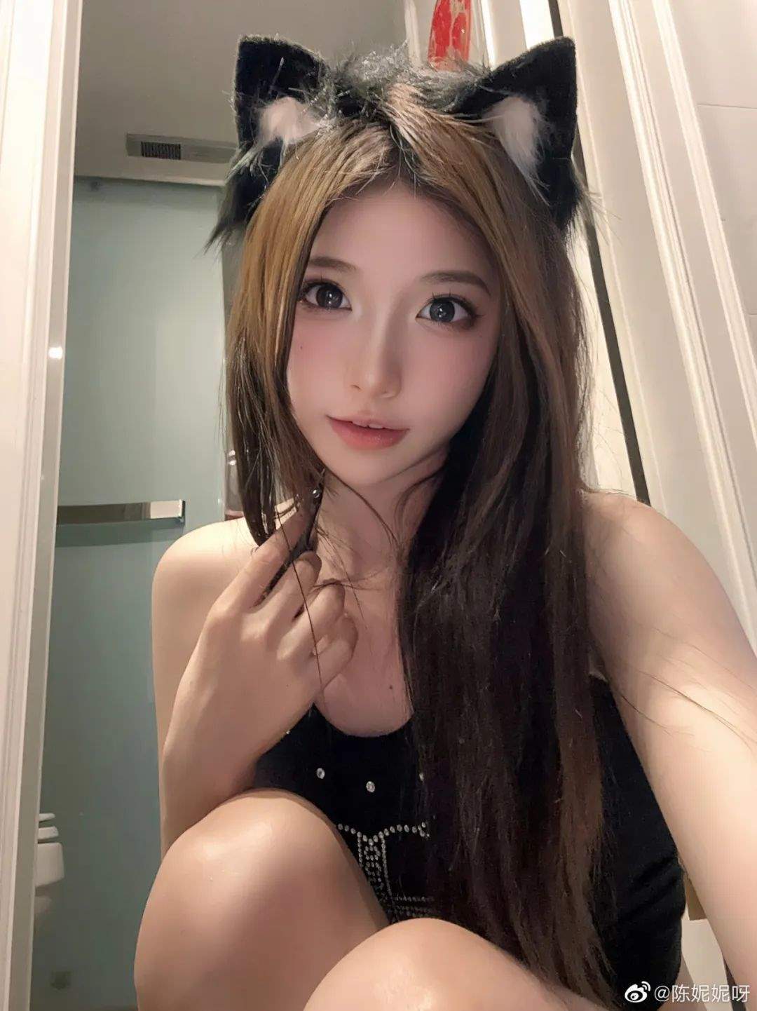 陈妮妮UNI的疯狂美照：马尾仙女的奇幻冒险_黑料正能量