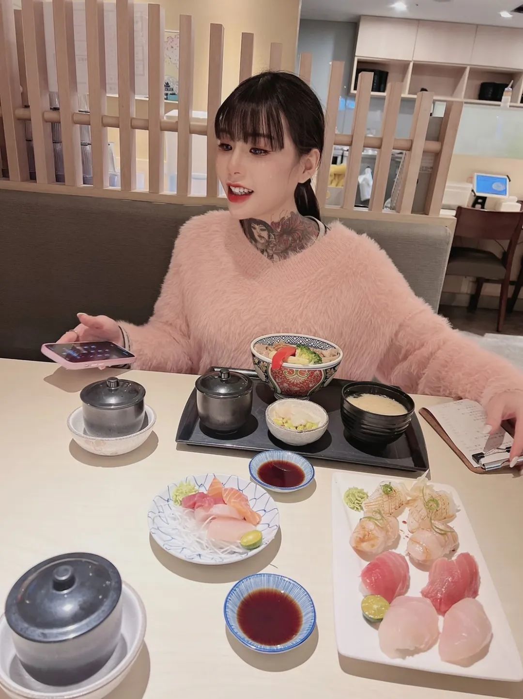 麻豆女神艾秋， 首揭下海原因，一看全哭了！_黑料正能量