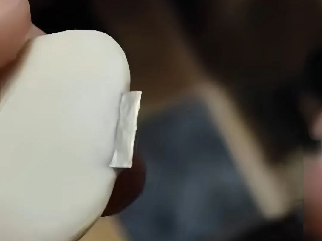舒肤佳香皂惊现刀片！网友调侃：洗澡还得穿防弹衣？_黑料正能量