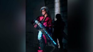 Cosplay女王Alodia Gosiengfiao惊艳复古风FPS造型！扮演《使命召唤》新皮肤Scylla Light Runner