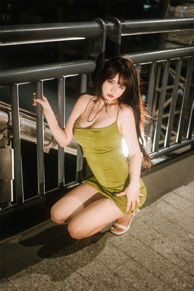 图片[4]-Tina很妖孽呀是谁？绿色连衣裙造型精致有范儿-女主档案