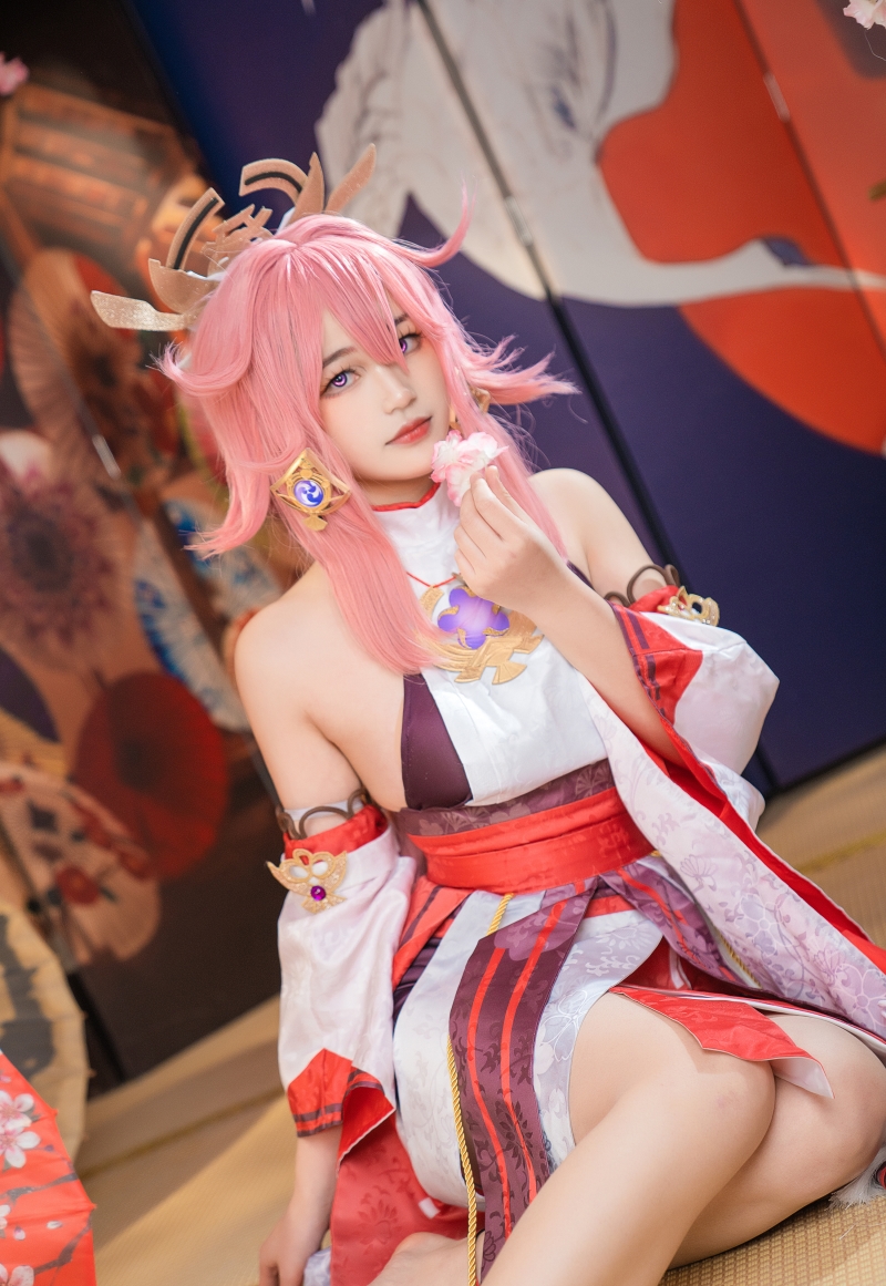 喵喵的喵吖的八重神子Cos：从细节到神态的完美诠释