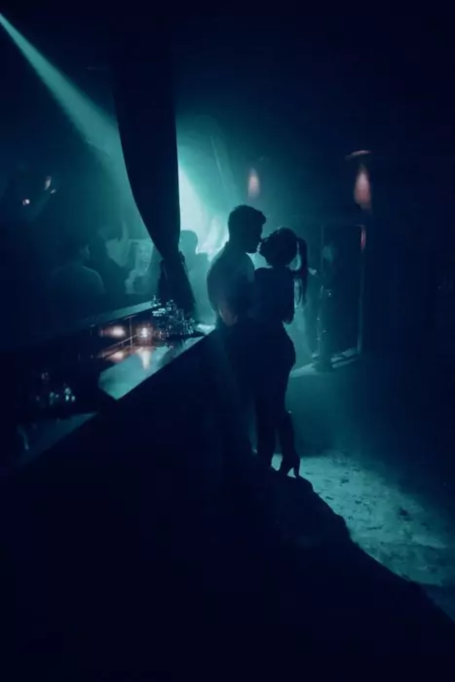 和陌生人在深夜打啵儿是一种什么体验？_黑料正能量
