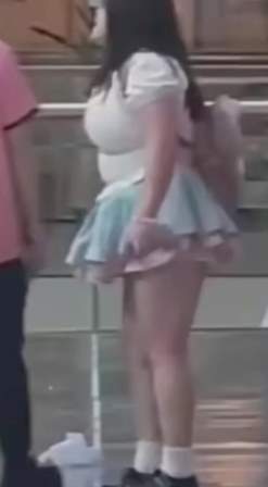微胖女孩乌鸦坐飞机（震地姐），是什么梗？_黑料正能量