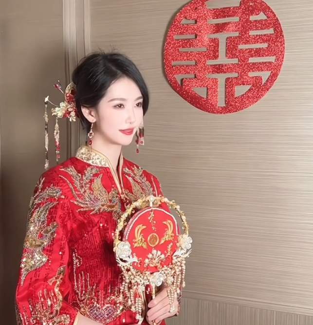 全网疯传！微博新娘利世与伴郎团是什么瓜？_黑料正能量