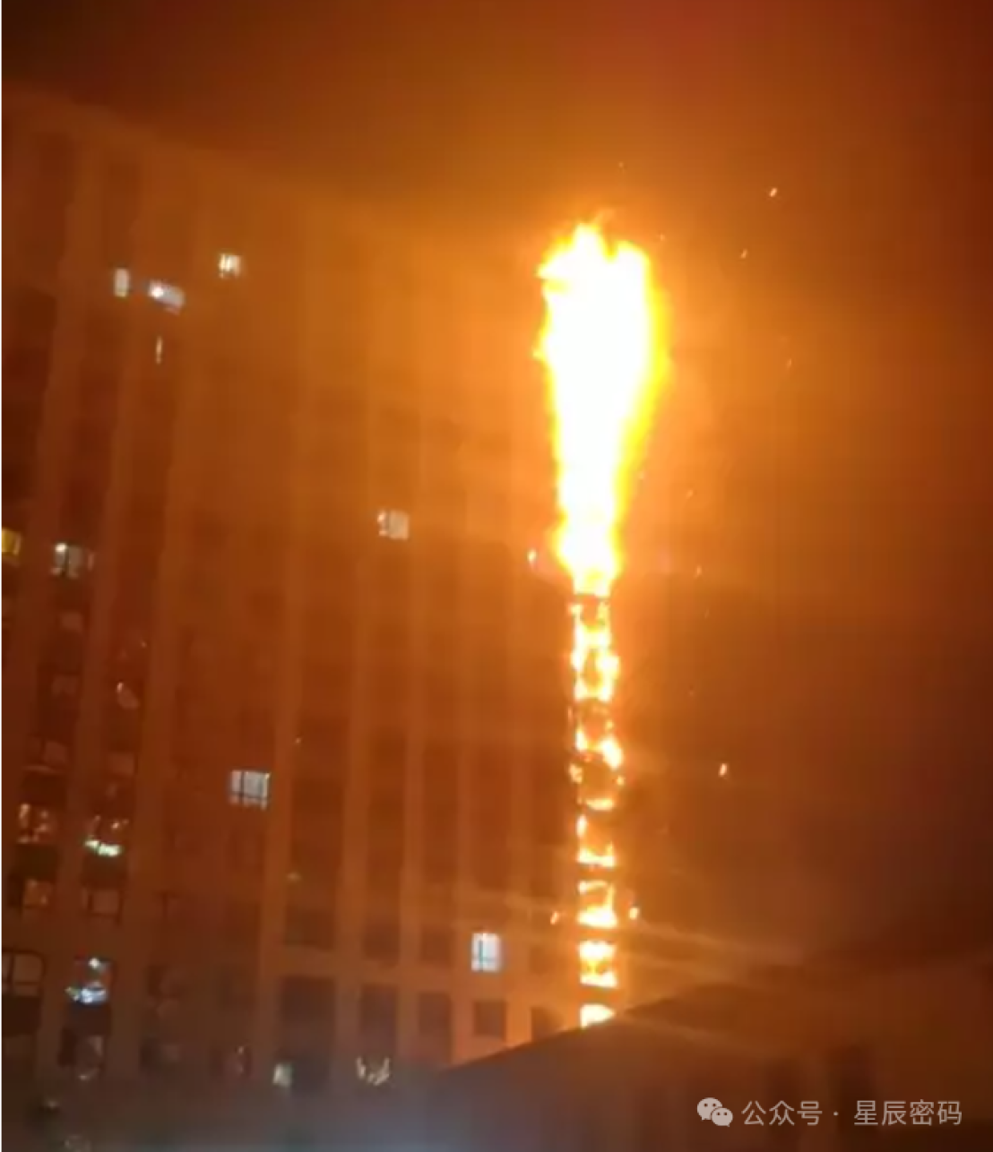 最近怎么啦？南京火灾后，又一高层建筑起火_黑料正能量