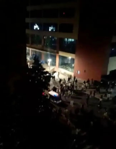 四川传媒学院一对情侣在教室发生关系，7分钟视频泄露！_黑料正能量