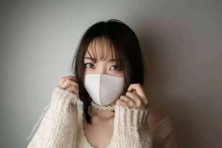 玩偶姐姐被口罩妹碰瓷，头一次见网红硬蹭网黄的..._黑料正能量