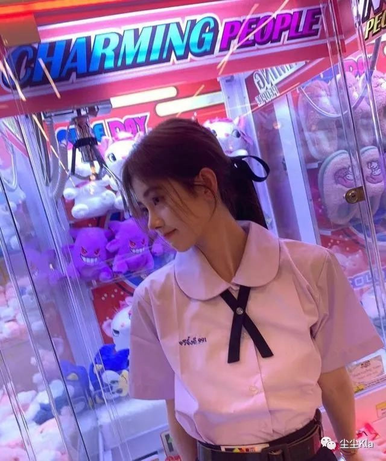 鞠婧祎穿“泰式制服”像极了小水！模仿造型堪比原造型！真太牛了_黑料正能量