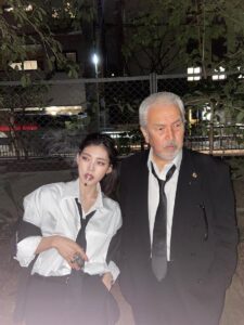 日本父女Cosplay成极道家族走红网络，精彩还原引起热议