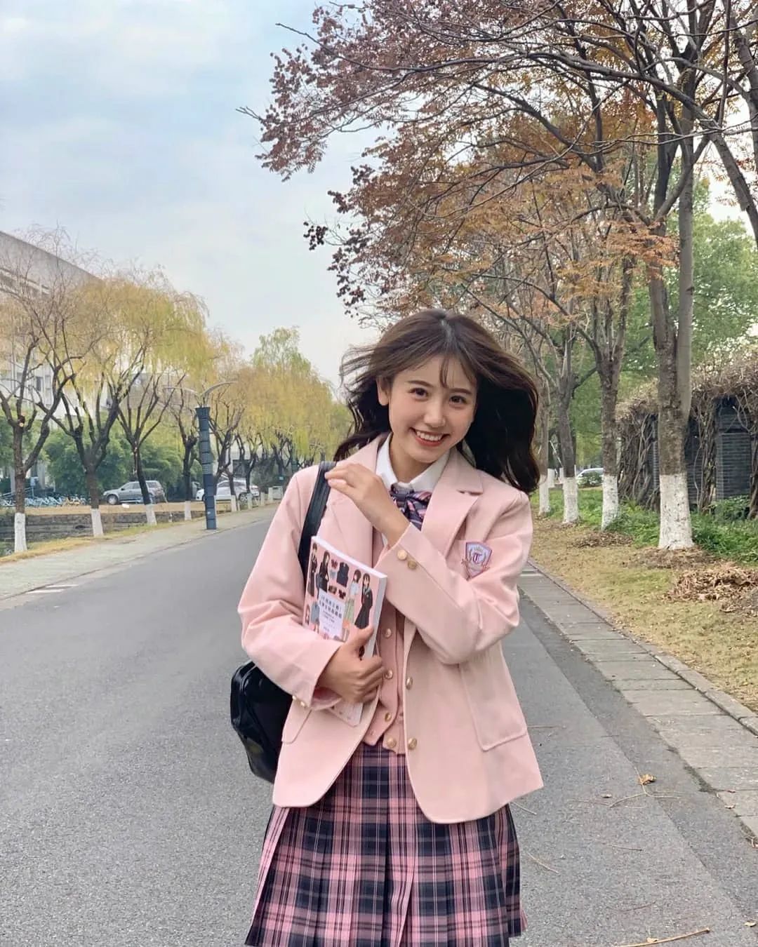 一栗小莎子—十年JK无人知！一朝蓝衣天下识_黑料正能量