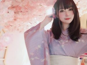 白银81：网红与Coser的她，风格大胆而充满魅力
