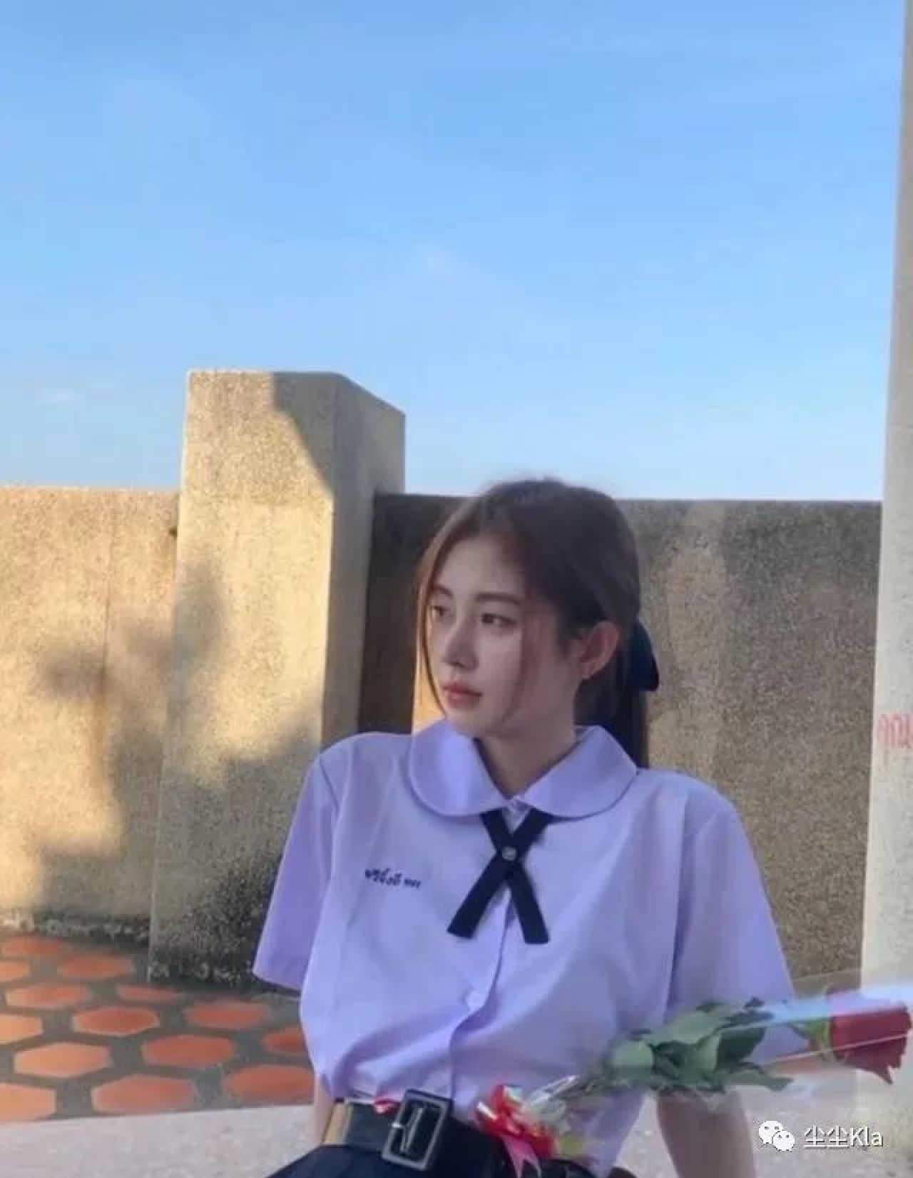 鞠婧祎穿“泰式制服”像极了小水！模仿造型堪比原造型！真太牛了_黑料正能量