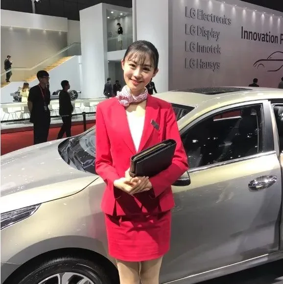 真没穿内裤？上海车展宾利女销售被曝不雅照，丑恶嘴脸尽收眼底_黑料正能量