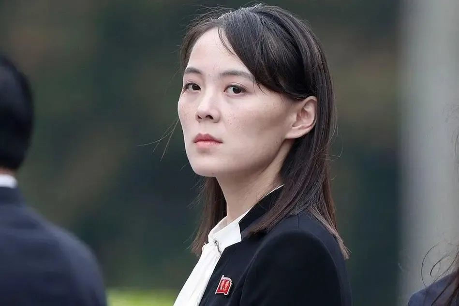 朝鲜10岁第一千金再露面，与母亲气质截然不同，透露的信号不容忽视_黑料正能量