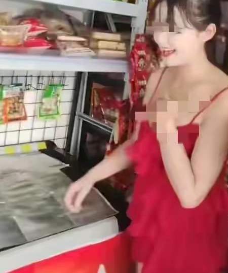老板娘抖音号曝光，今年22岁，一天涨粉数十万，香港卫视被带火_黑料正能量